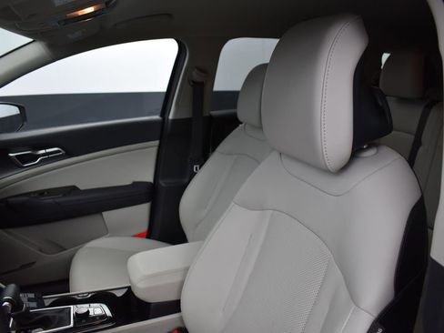 Certified 2025 Kia Sportage EX image 12