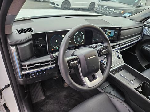 Used 2025 Hyundai Santa Fe Limited image 17