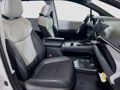 New 2025 Toyota Sienna XSE FWD image 27