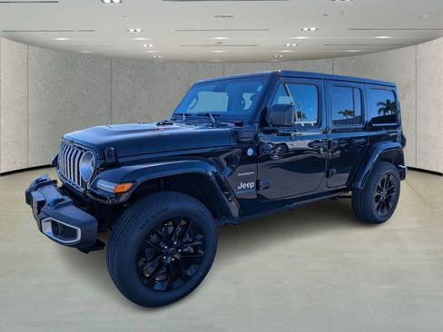 Used 2024 Jeep Wrangler Sahara image 7