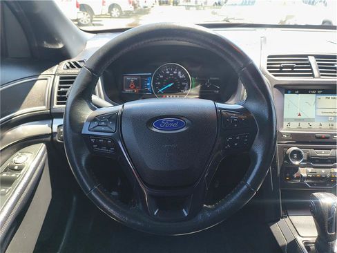 Used 2018 Ford Explorer XLT w/ Equipment Group 202A FWD image 7