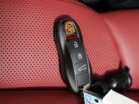 New 2026 Porsche Macan image 23