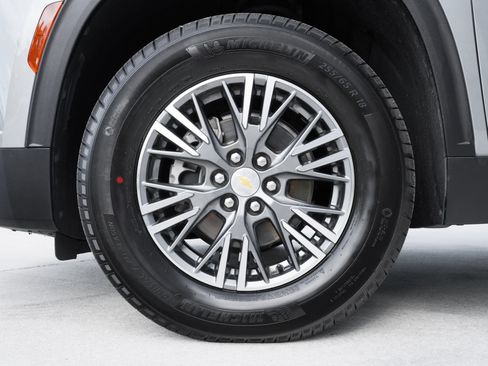 Used 2024 Chevrolet Traverse LT FWD image 31