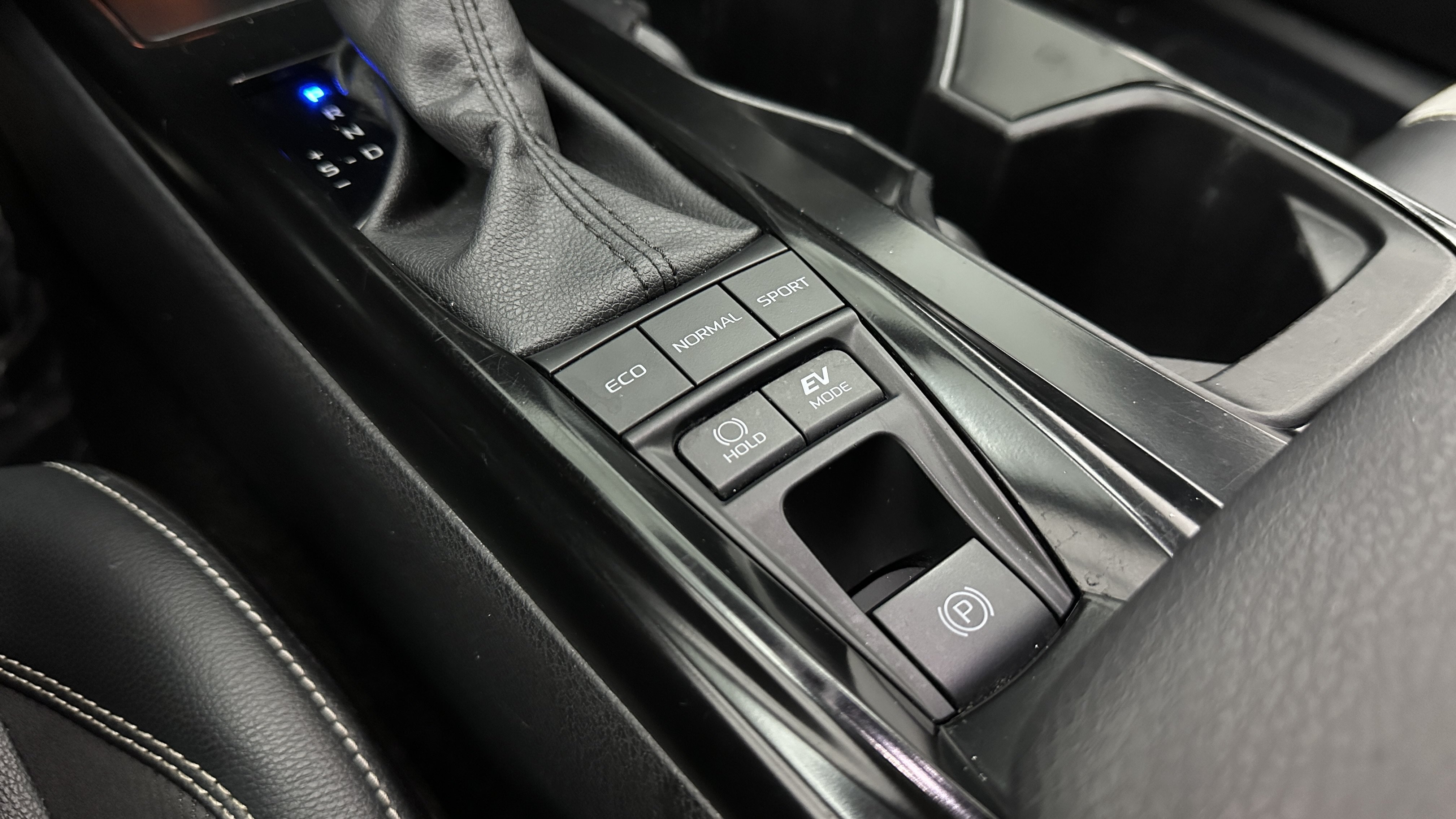 Used 2025 Toyota Camry SE FWD image 16
