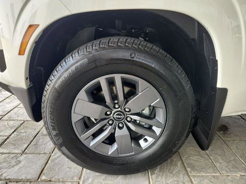 Certified 2025 Nissan Frontier SV w/ SV Convenience Package RWD image 29