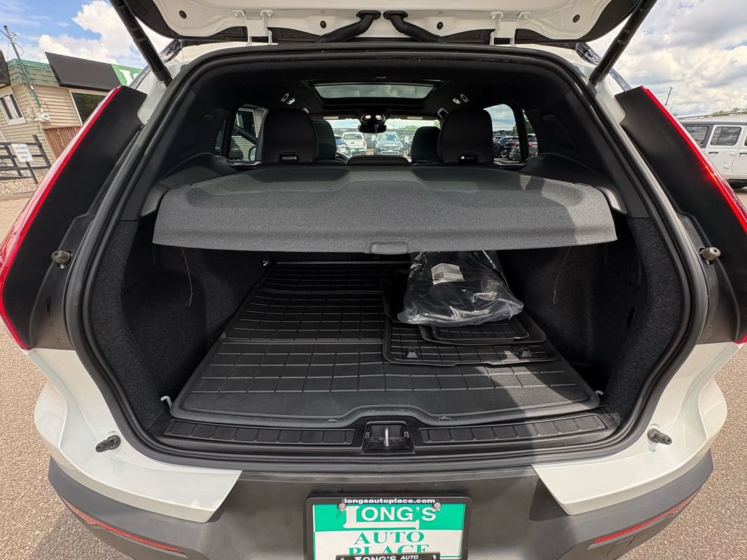 Used 2023 Volvo XC40 Recharge Plus AWD/4WD image 25
