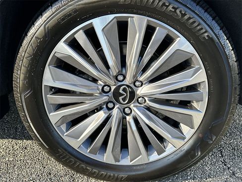 Certified 2025 INFINITI QX80 Sensory image 11