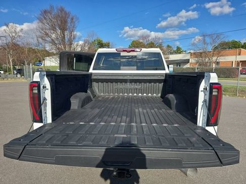 Used 2024 GMC Sierra 2500 AT4X image 12