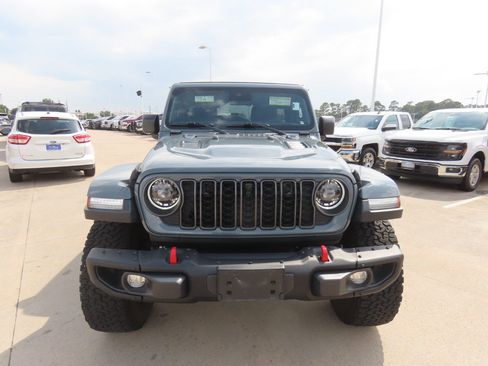Used 2025 Jeep Wrangler Unlimited Rubicon AWD/4WD image 5