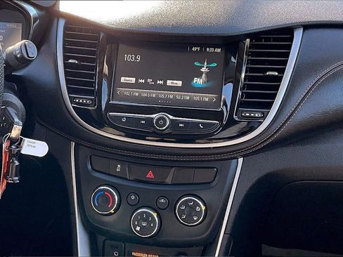 Used 2017 Chevrolet Trax LT FWD image 7