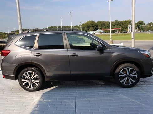 Used 2020 Subaru Forester Limited image 6