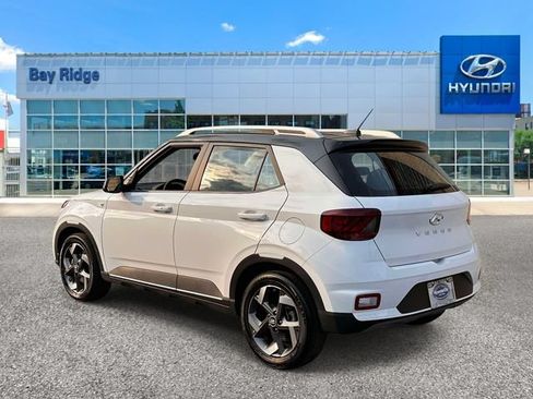 Used 2025 Hyundai Venue Limited FWD image 7
