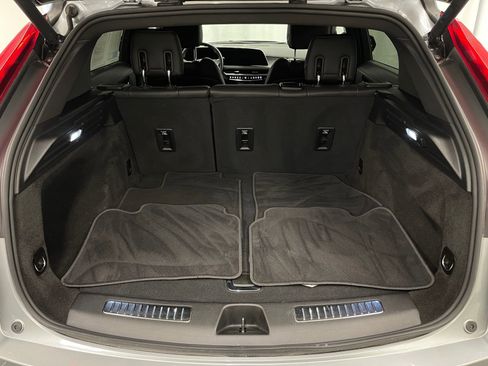 Used 2025 Cadillac XT4 Premium Luxury image 5