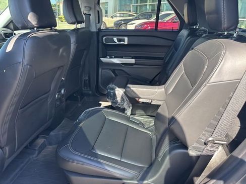 Used 2022 Ford Explorer XLT w/ Equipment Group 202A image 10