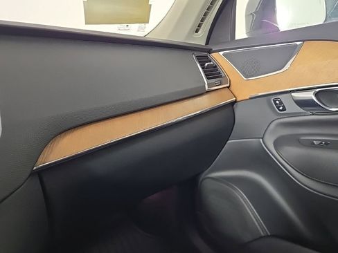 Used 2021 Volvo XC90 T6 Momentum w/ Climate Package image 24