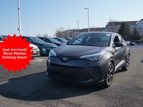 Used 2022 Toyota C-HR XLE image 1
