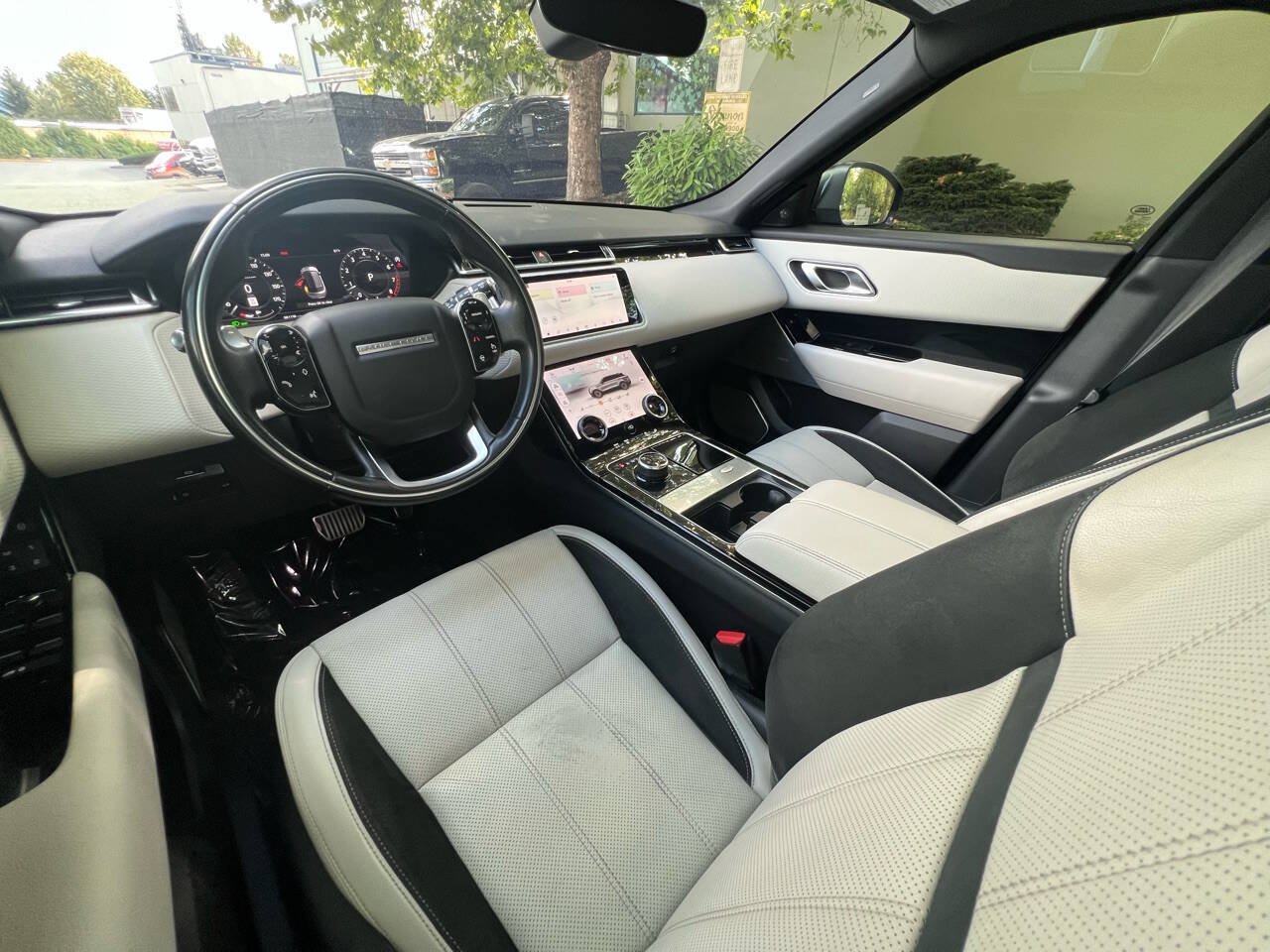 Used 2019 Land Rover Range Rover Velar R-Dynamic SE AWD/4WD image 16