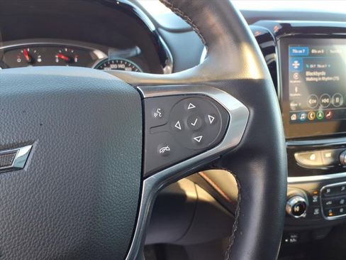 Used 2023 Chevrolet Traverse RS image 19