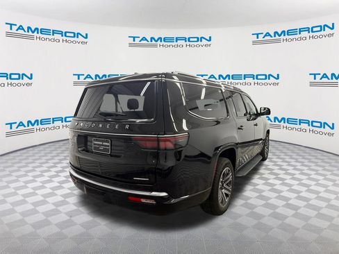 Used 2024 Jeep Wagoneer L Series II w/ Flexible Seating Group RWD image 5