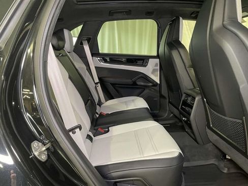 New 2026 Porsche Cayenne Turbo AWD/4WD image 23