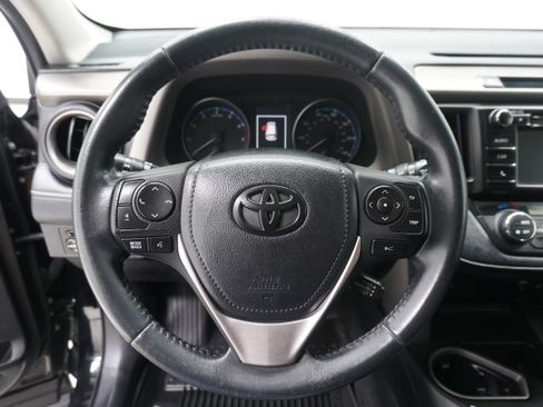 Used 2018 Toyota RAV4 XLE FWD image 15