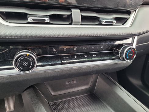 Used 2025 Chevrolet Equinox LT AWD/4WD image 19