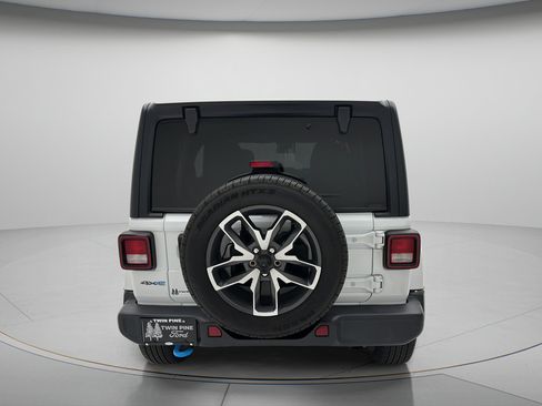 Used 2024 Jeep Wrangler Unlimited w/ Convenience Group AWD/4WD image 4