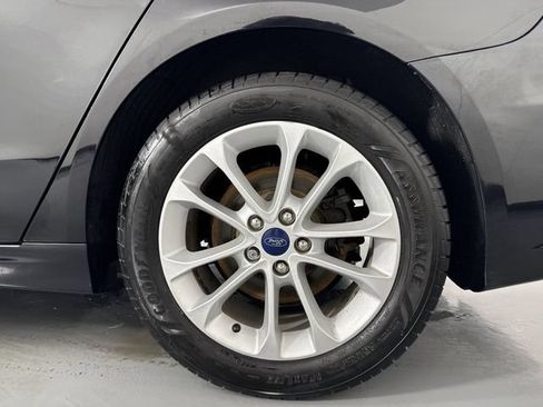 Used 2020 Ford Fusion SE FWD image 5