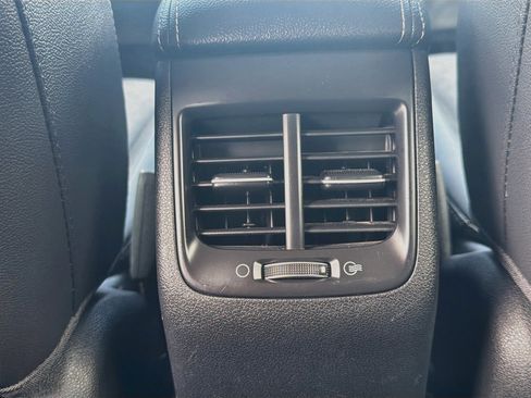 Used 2018 Kia Niro EX FWD image 27