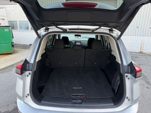 Used 2025 Nissan Rogue SV image 25