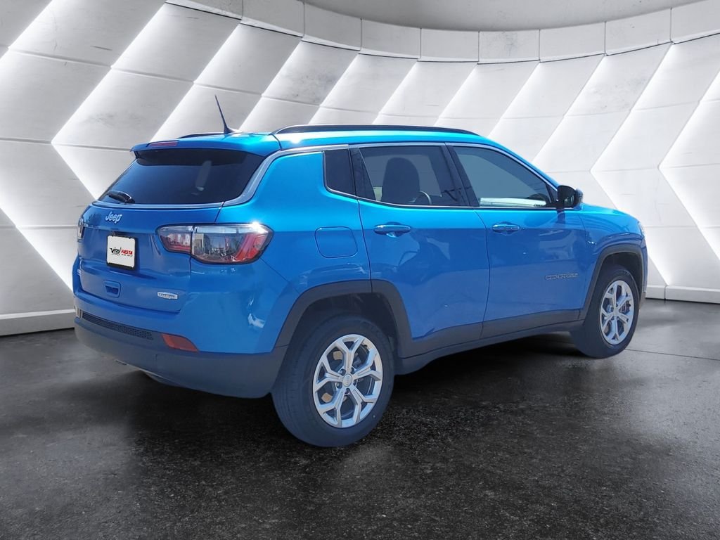 Used 2024 Jeep Compass Latitude AWD/4WD image 4