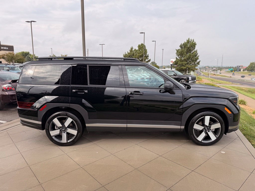 Used 2024 Hyundai Santa Fe Limited FWD image 10