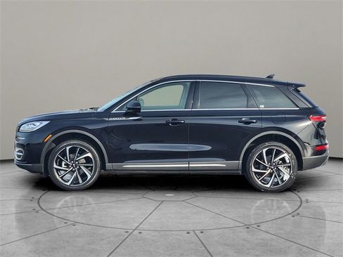 Certified 2025 Lincoln Corsair Reserve w/ Equipment Group 202A image 9