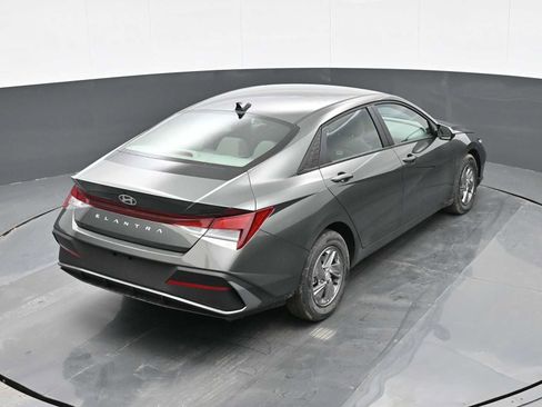 Used 2025 Hyundai Elantra SE FWD image 26