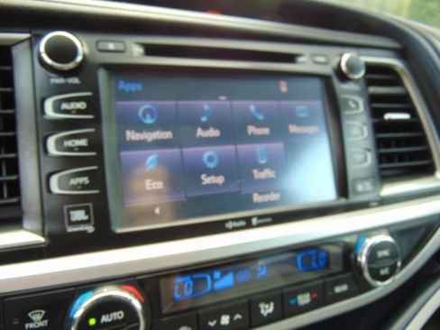 Used 2015 Toyota Highlander Limited AWD/4WD image 22