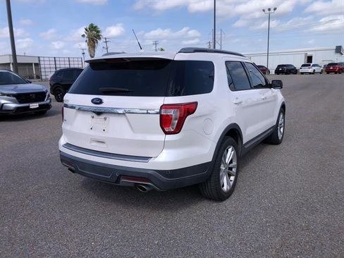 Used 2018 Ford Explorer XLT w/ Equipment Group 202A image 7