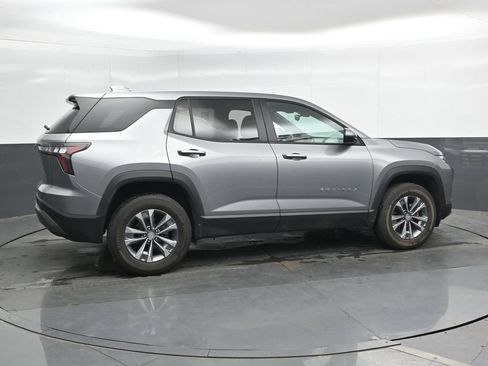 Used 2025 Chevrolet Equinox LT FWD image 2