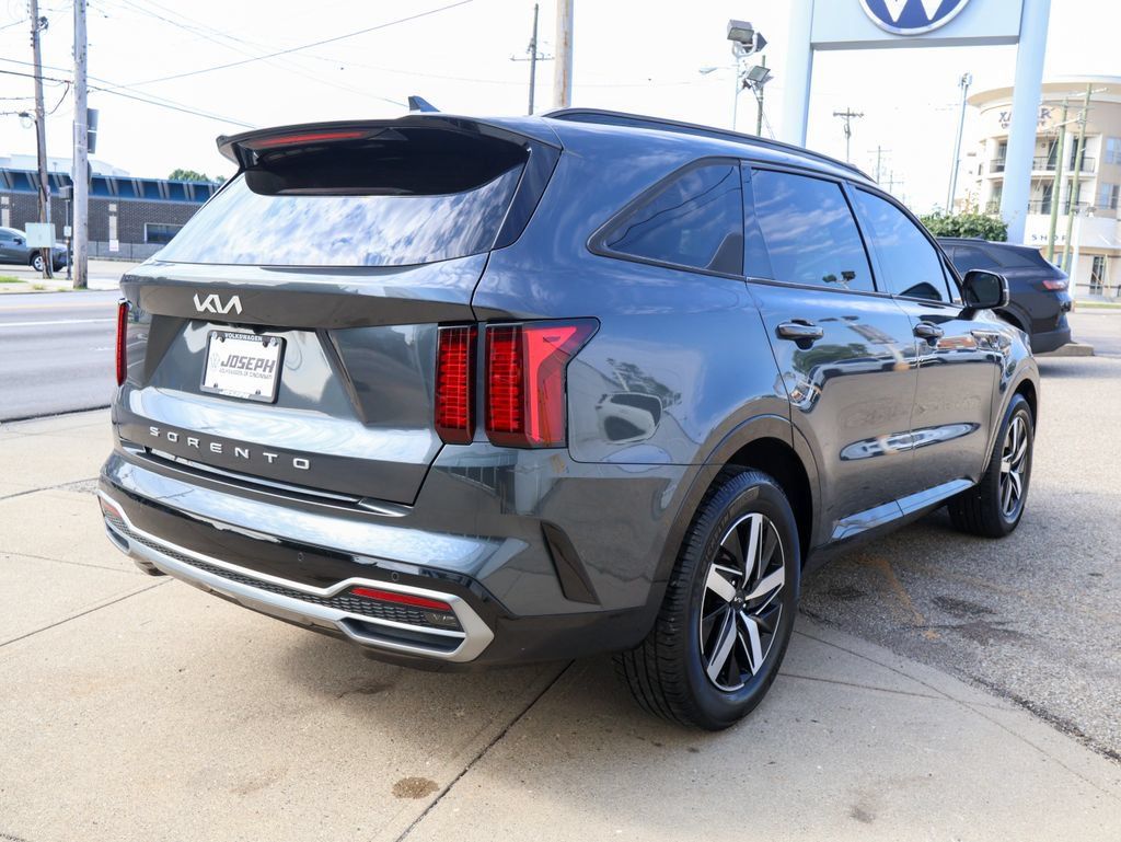Used 2022 Kia Sorento S FWD image 5