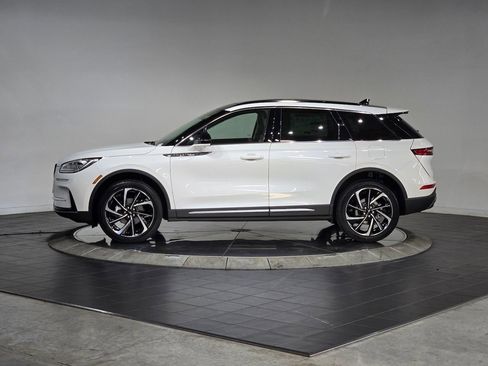 New 2026 Lincoln Corsair Reserve image 4