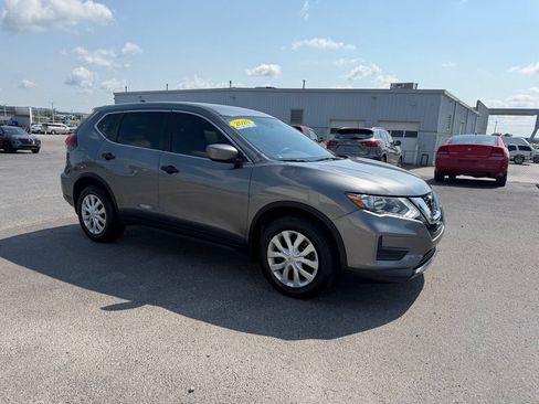 Used 2020 Nissan Rogue S FWD image 2