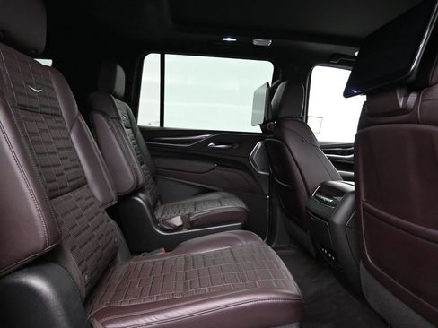 Used 2023 Cadillac Escalade ESV Sport Platinum w/ LPO, ONYX Package image 18