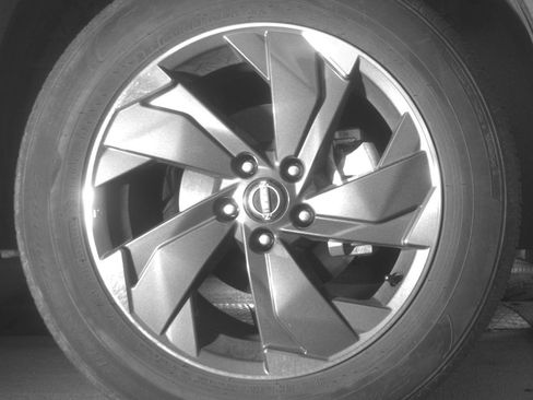 Used 2025 Nissan Rogue SV FWD image 10