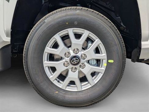 Used 2025 Toyota Tacoma SR5 AWD/4WD image 10