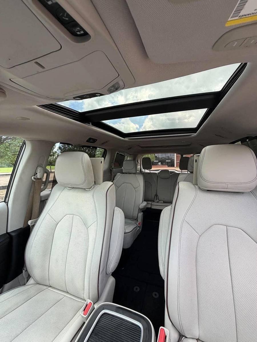 Used 2017 Chrysler Pacifica Limited FWD image 16
