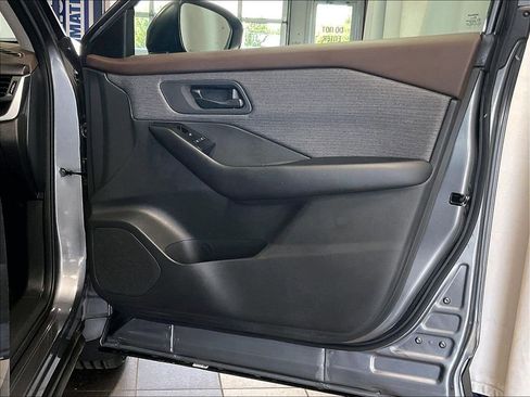 Used 2023 Nissan Rogue S AWD/4WD image 12