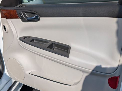 Used 2011 Chevrolet Impala LS FWD image 35