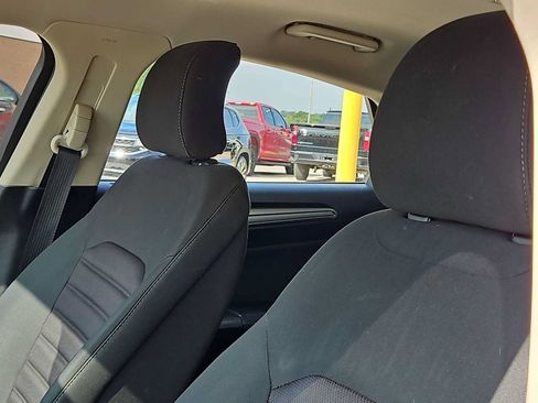 Used 2018 Ford Fusion SE FWD image 15