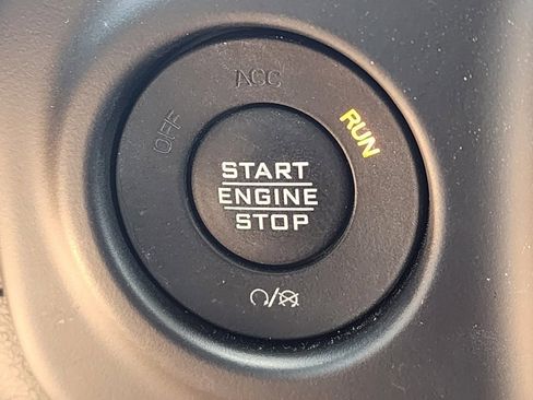 Used 2022 Jeep Gladiator Mojave w/ Cold Weather Group image 15