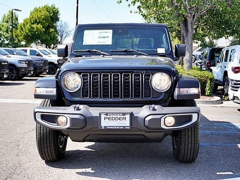New 2025 Jeep Gladiator Sport image 5