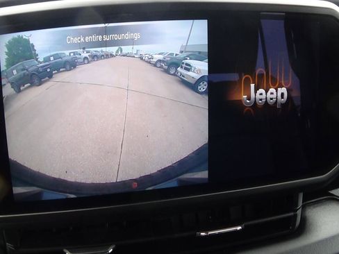Used 2024 Jeep Wrangler Unlimited Sahara w/ Safety Group AWD/4WD image 30